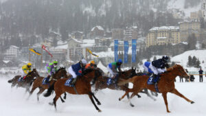 39e7ba1d 300x169 - スイスの凍った湖を走る雪上競馬「ホワイトターフ」、2月開催 今年で106周年