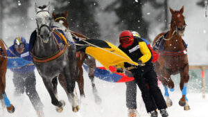 f9086bb8 300x169 - スイスの凍った湖を走る雪上競馬「ホワイトターフ」、2月開催 今年で106周年