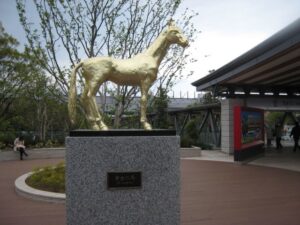 003l 300x225 - JRA全面協力でカザフスタンに新競馬場　在来種の"黄金の馬"アハルテケによるダート競馬