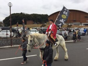 keiba 1483892255 101 300x225 - 栃木の新成人、会場に馬で乗りつける